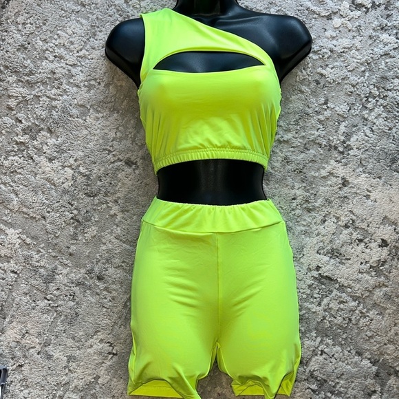Like Green 2 Piece Short Set Size Small - Picture 2 of 3